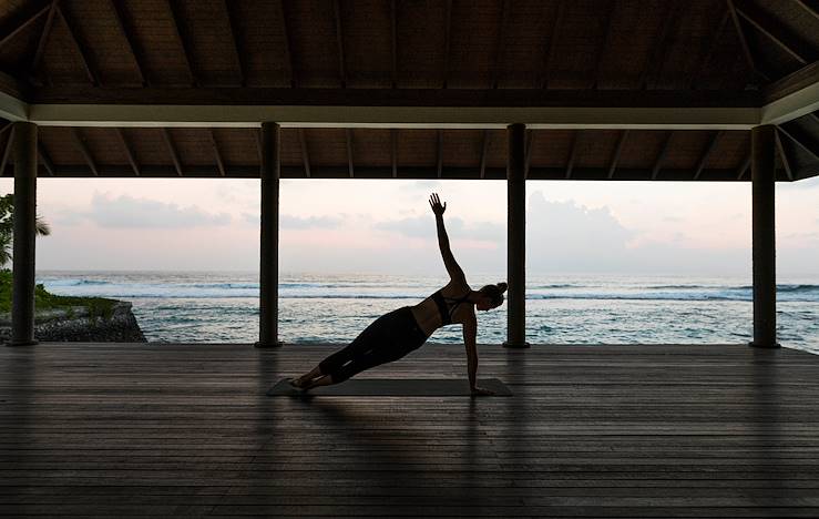 Yoga in front of the sea © Droits reservés