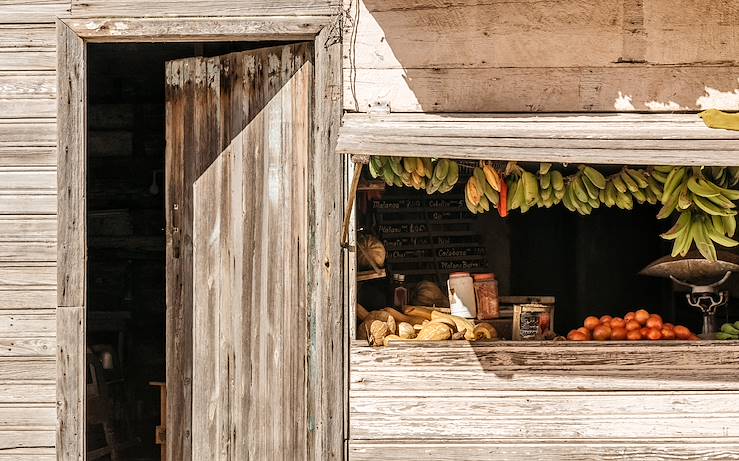 Grocery - Antigua © Getty Images/iStockphoto