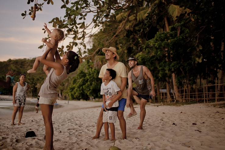 People on the beach - Belize © Sonia Szostak/Fotolia