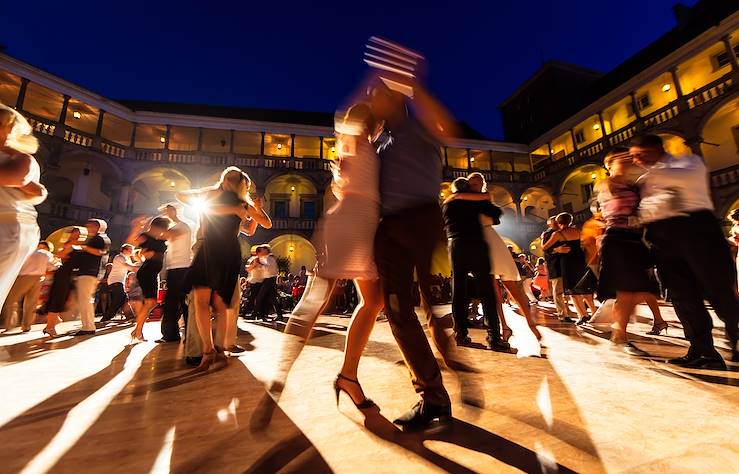 Tango at Buenos Aires - Argentina © Arsdigital/fotolia.com