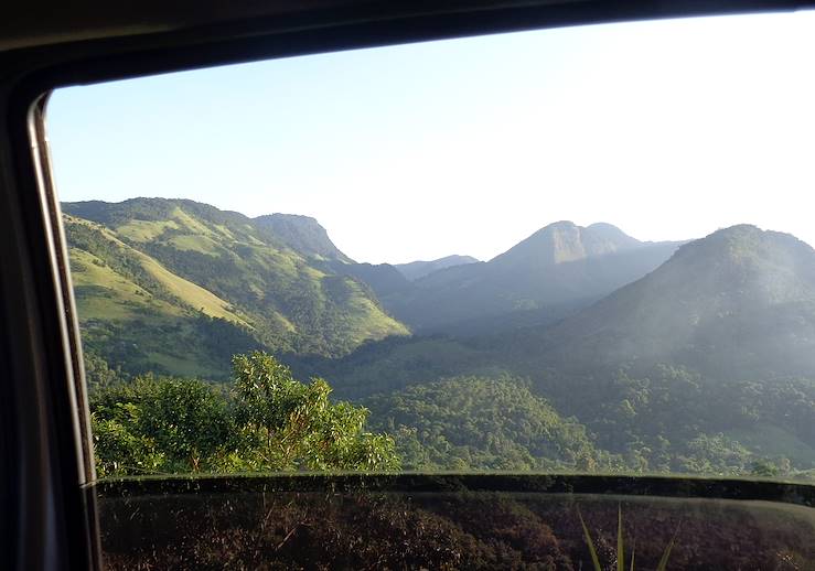 Mountains view from  a car window - Brazil © Andrea Antunes/Getty Image/iStockphoto