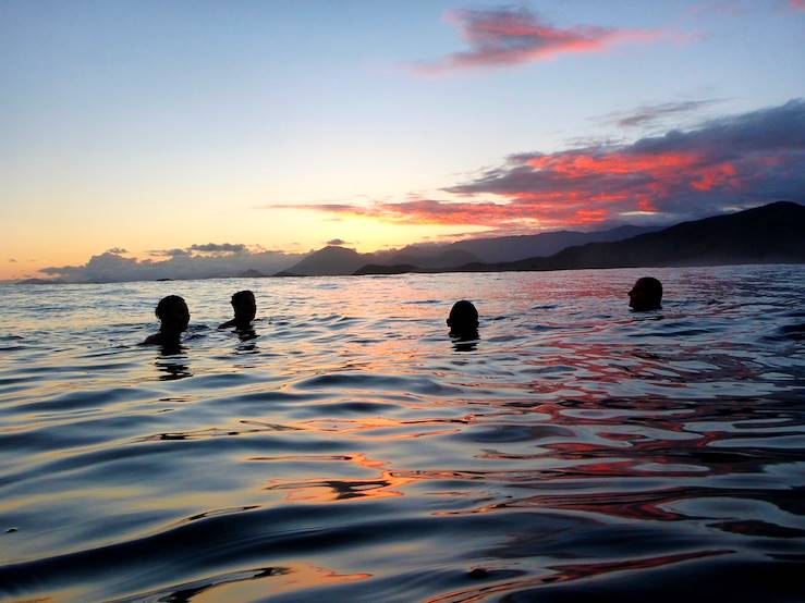 Swimming in Paraty - Brazil © Pousada Picinguaba