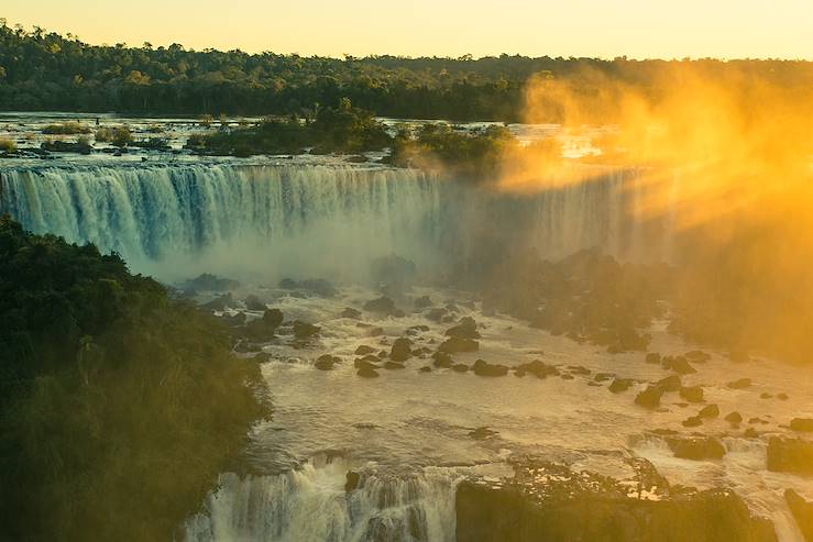 Iguazú Falls - Argentina © Purin Guenter/stock.adobe.com