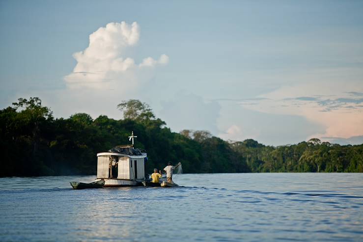 Fishermen on boat - Brazil © Droits reservés