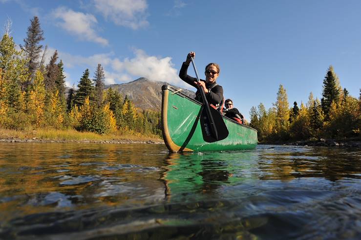 Canoeing on the Yukon River - Canada © Derek Crowe/Gouvernement du Yukon