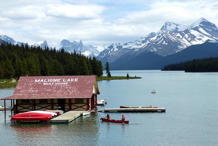 Maligne Lake - Jasper National Park - Alberta - Canada © Julie Bodnar