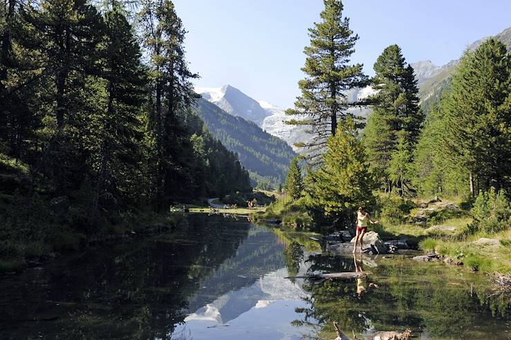 Le petit lac de montagne Braendjisee dans la vallee de Turtmanntal - Suisse © Christian Perret / Valais Tourism