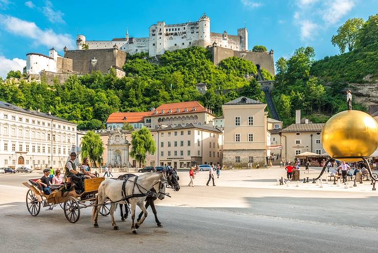 Kapitelplatz and Hohensalzburg Fortress in Salzburg - Austria © Tourismus Salzburg GmbH