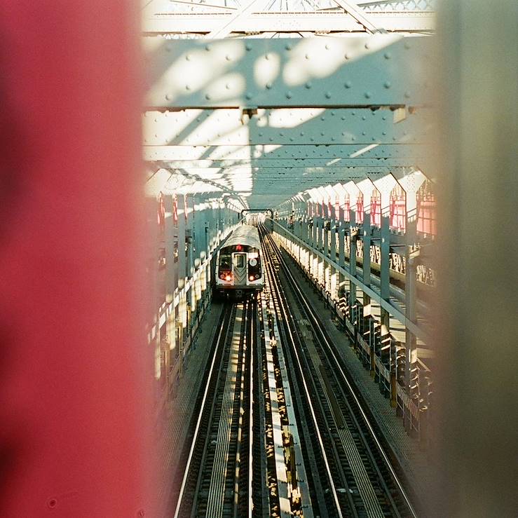 Train on  bridge © Faustine Poidevin