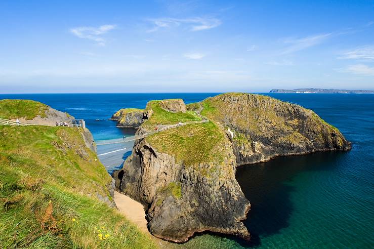 Carrick-a-Rede Bridge - Antrim- Irlande © Chris Hill/Tourism Ireland Imagery