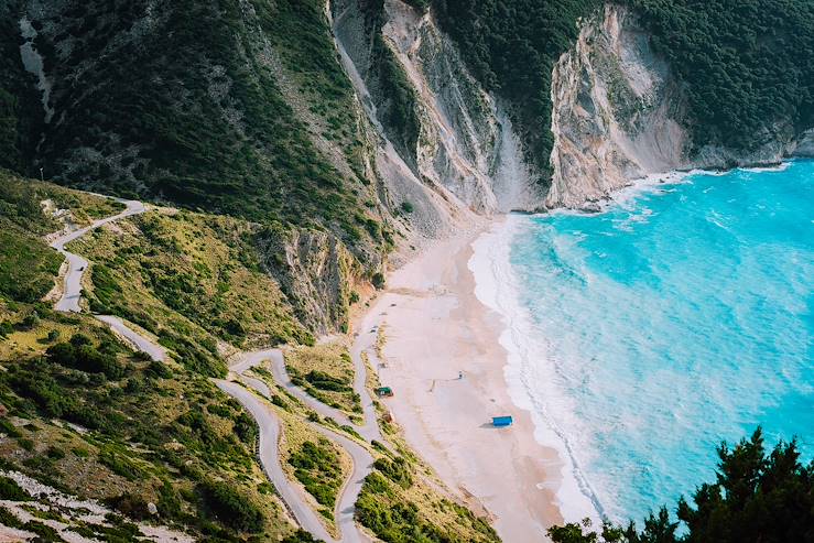 Plage Myrtos - Grèce © Igor Tichonow/stock.adobe.com