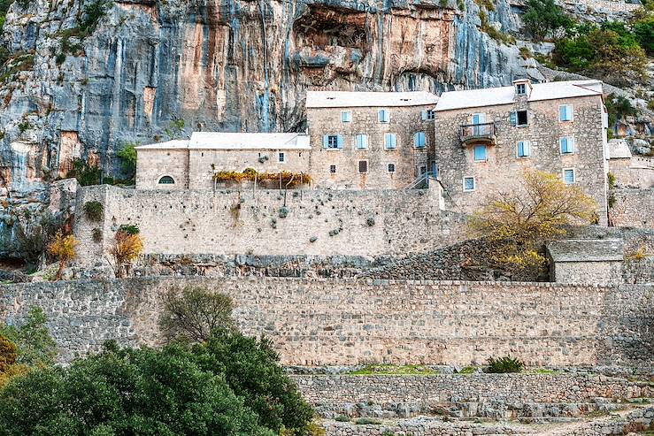 Monastery Blaca - Brac - Croatia © Pavliha/Getty Images/iStockphoto