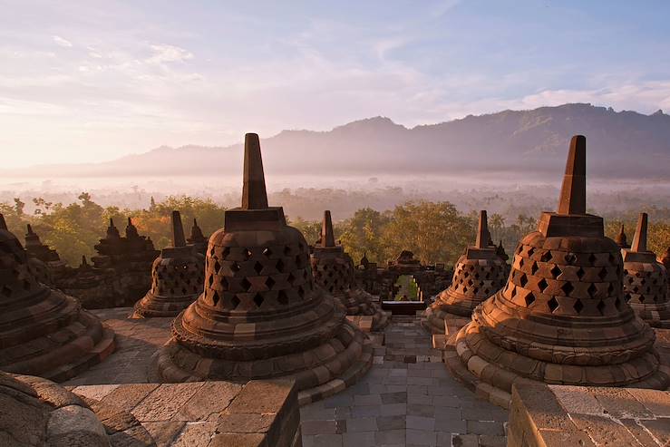 Borobudur - Java - Indonesia © vichie81 / Fotolia