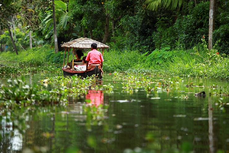 Boat on a river - India © Droits reservés