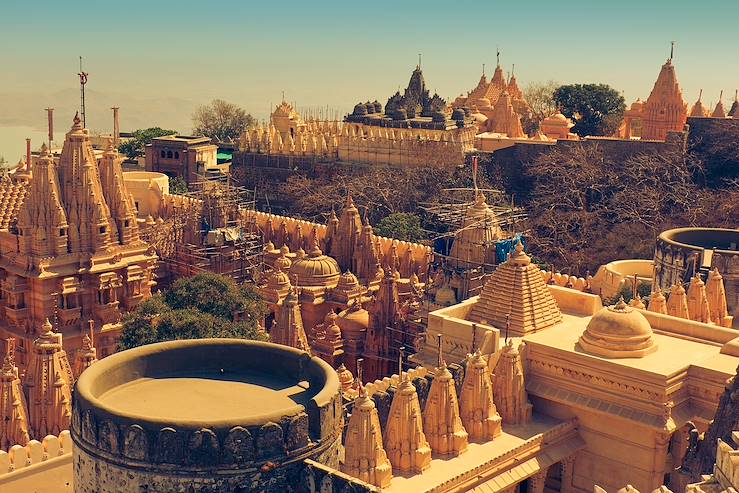 Temple de Palitana - Shatrunjaya Hills - Inde © O'SHI/Stock.adobe.com