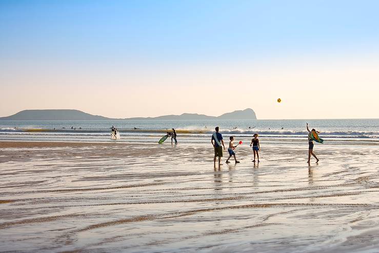 People playing on the beach - Ireland © Droits reservés