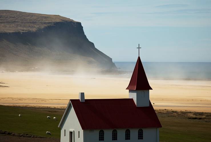 Church in Iceland © Galyna Andrushko / Fotolia.com