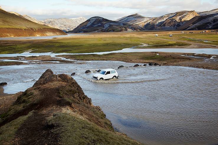 Driving in Iceland © Sabine Bungert/LAIF-REA