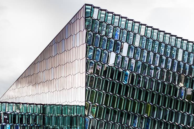 Harpa Concert Hall - Reykjavik - Iceland © PaigePan/Getty Images/iStockphoto