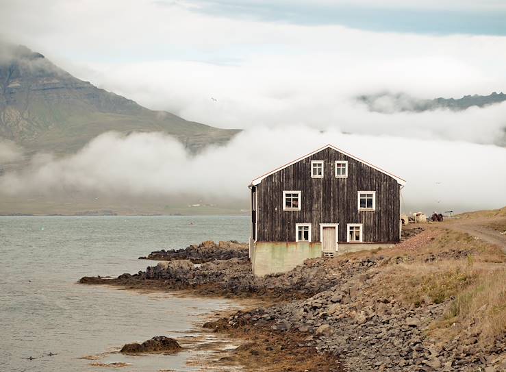 Wooden house - Iceland © Anastasiya Zolotnitskaya/Getty Images/iStockphoto