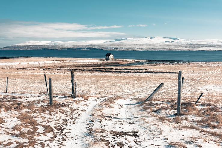 Small house near glacier - Iceland © Droits reservés