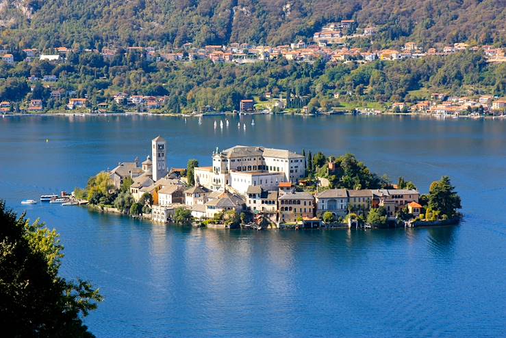 Orta San Julio et le Lac d'Orta - Italie © Valeria73 / Fotolia.com