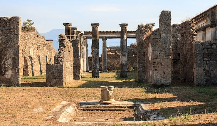 Pompeii's Pillars - Italy © Droits reservés