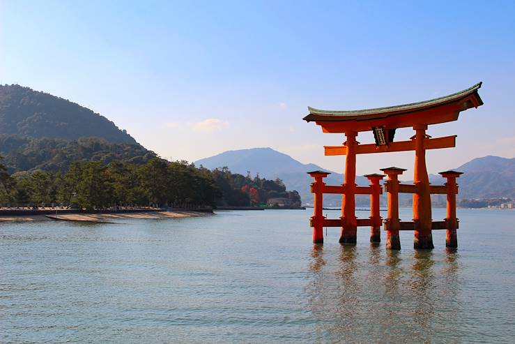 Floating Torii on Miyajima Island - Japan © Droits reservés