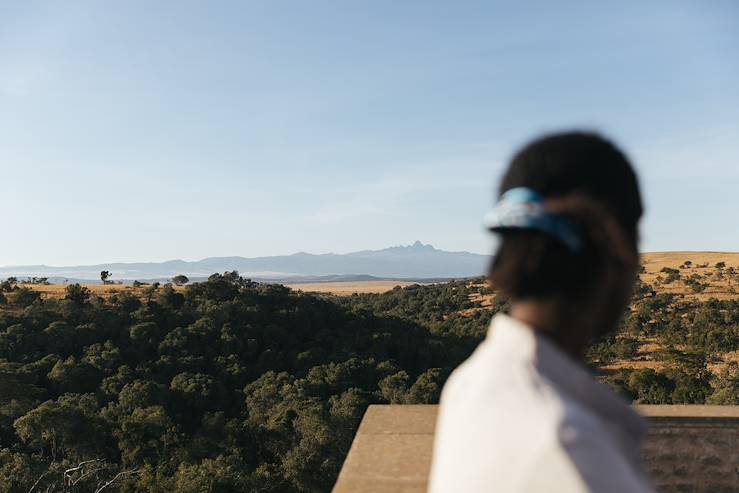 Man and kenyan natural landscape - Kenya © Droits reservés