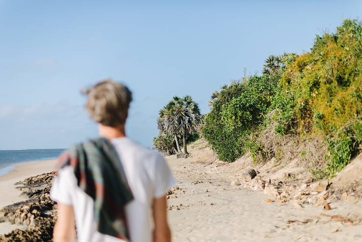 Man on the beach - Kenya © Droits reservés