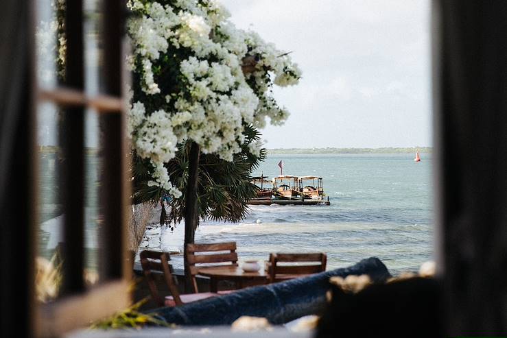 Terrace on seaside - Kenya © Olivier Romano