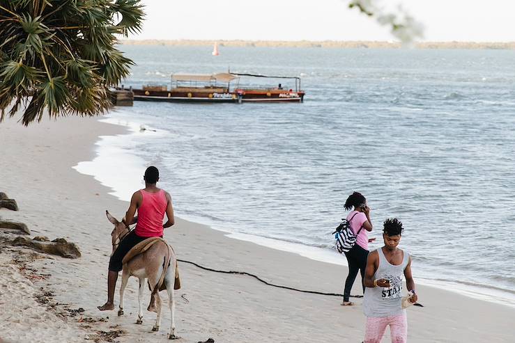 Donkey riding on a beach - Kenya © Olivier Romano