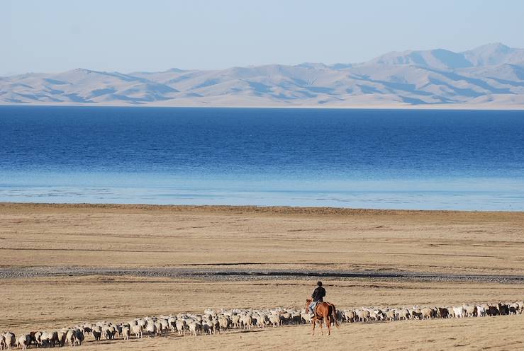 Lessi Lake - Kyrgyzstan © Eva Schumacher Wulf/Getty Images/iStockphoto