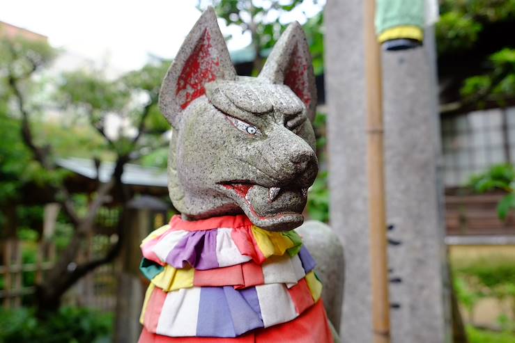 Dog statue in a temple - Kyushu Island - Fukuoka - Japan © Maryline Goustiaux