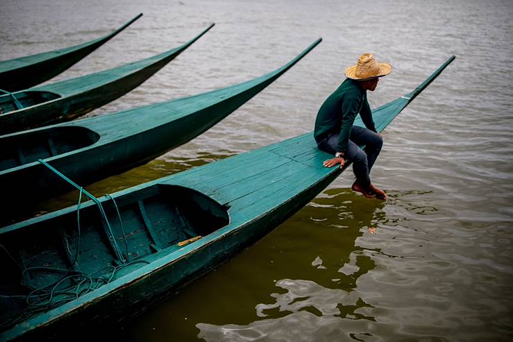 Man on a boat - Laos © Droits reservés