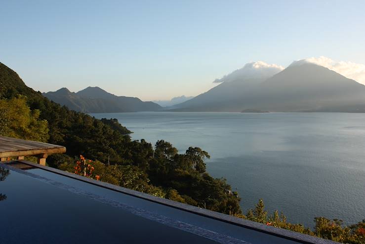 Santa Catarina Palopo - Guatemala © Luis Recinos