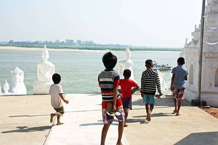 Kids in temple - Myanmar © Droits reservés