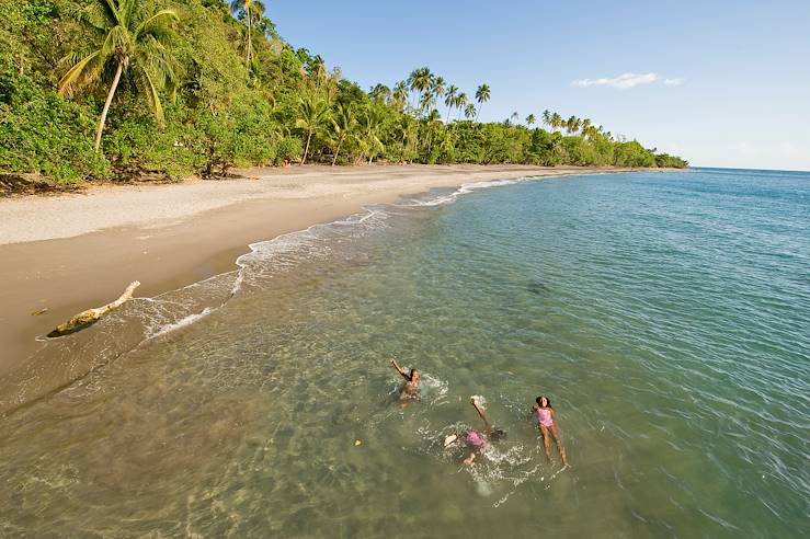 Swimming - Anse Couleuvre - Martinique © CMT / Luc Olivier