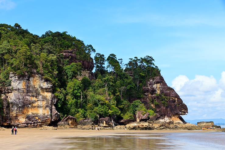 Beach and cliff - Malaysia © Droits reservés