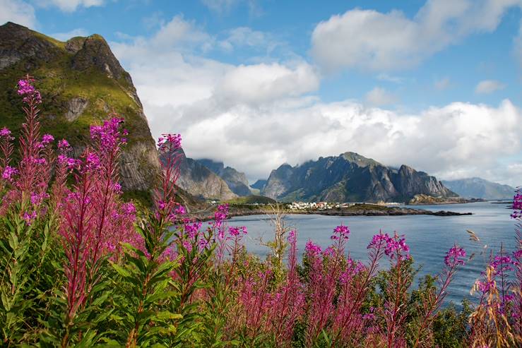 Mountain and Lake - Norway © Julieweiss10 / Foap / Visit Norway