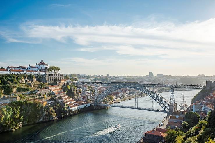 Dom Luis I Bridge - Porto - Portugal © Taromon/Getty Images/iStockphoto