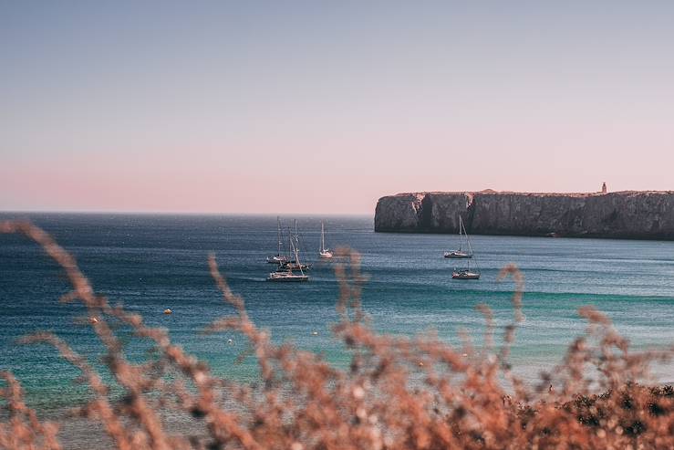 Praia da Mareta - Portugal © mvtepixels/stock.adobe.com