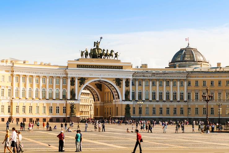 The State Hermitage Museum - Saint Petersburg - Russia © elgreko/Getty Images/iStockphoto