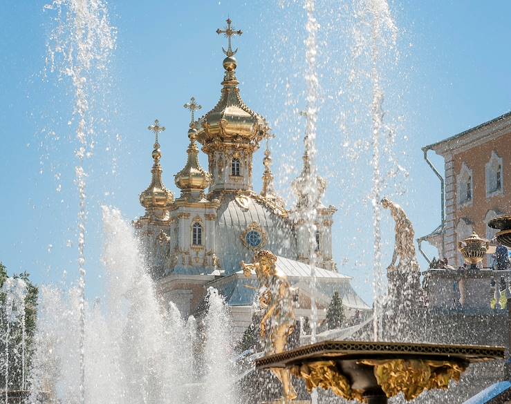 Peterhof Palace - Saint Petersburg - Russia © buburuzaproductions/Getty Images/iStockphoto