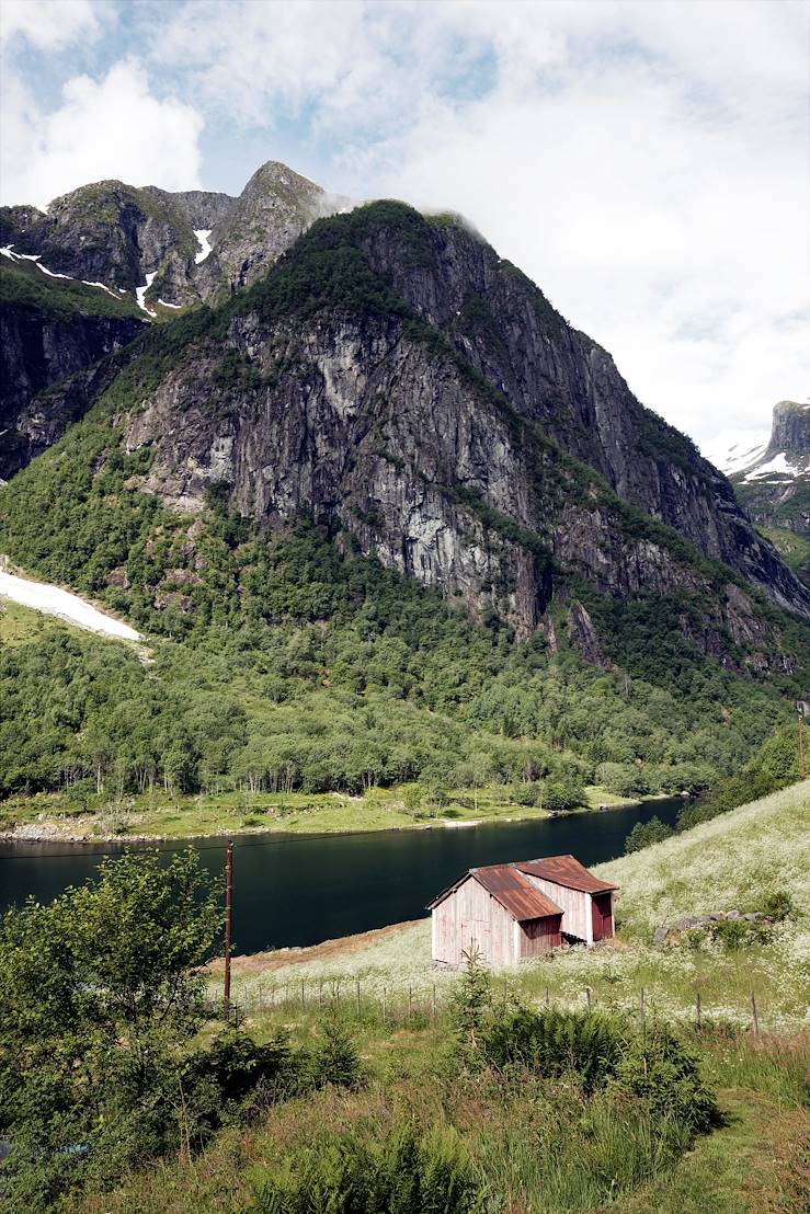 County Sogn og fjordane - Norway © Steve Geer/Getty Images/Istockphoto