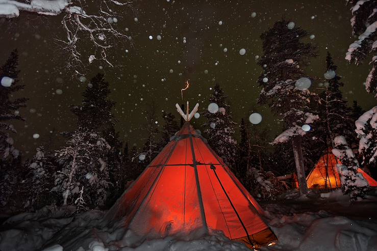 Winter tent camping - Sweden © Anna Öhlund/imagebank.sweden.se