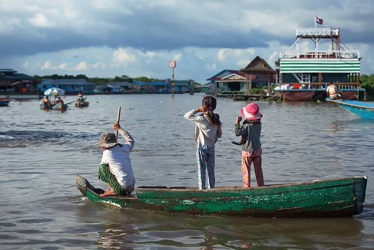 Kids on a small boat - Thailand © coffeemill / Fotolia