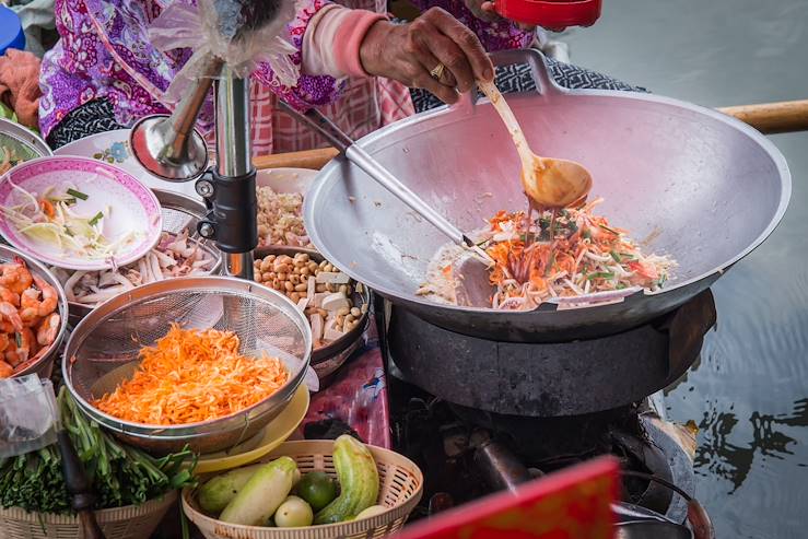 Floating Market Amphawa - Thailand © KoBoZaa/Getty Images/iStockphoto