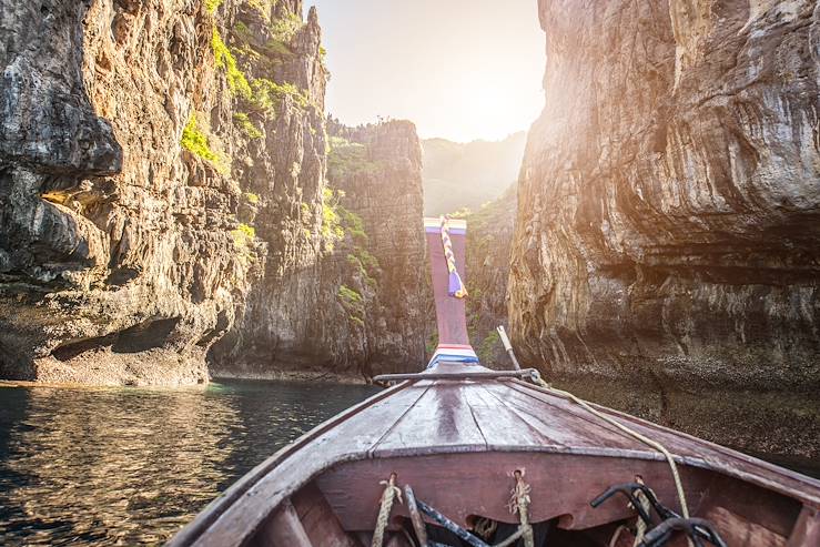 Phi Phi Islands - Thailand © Oneinchpunch/Fotolia