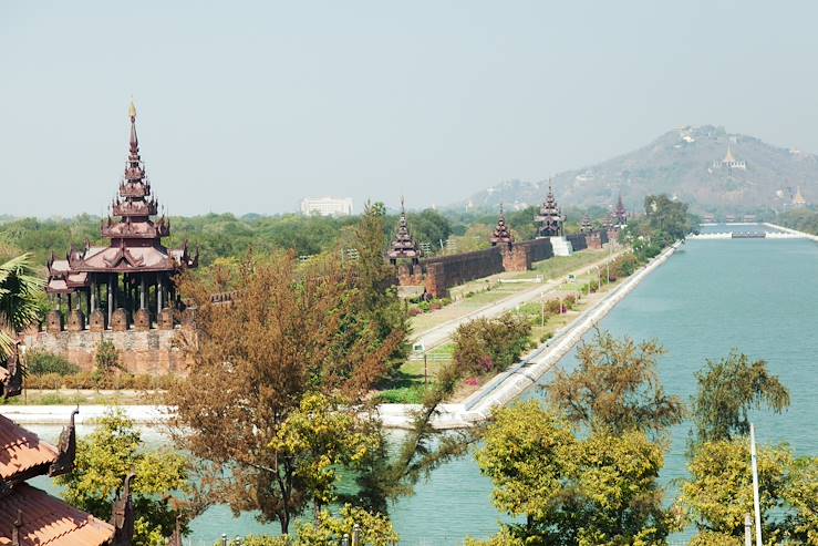 Mandalay Hill - Myanmar © Ivan Mateev/Fotolia